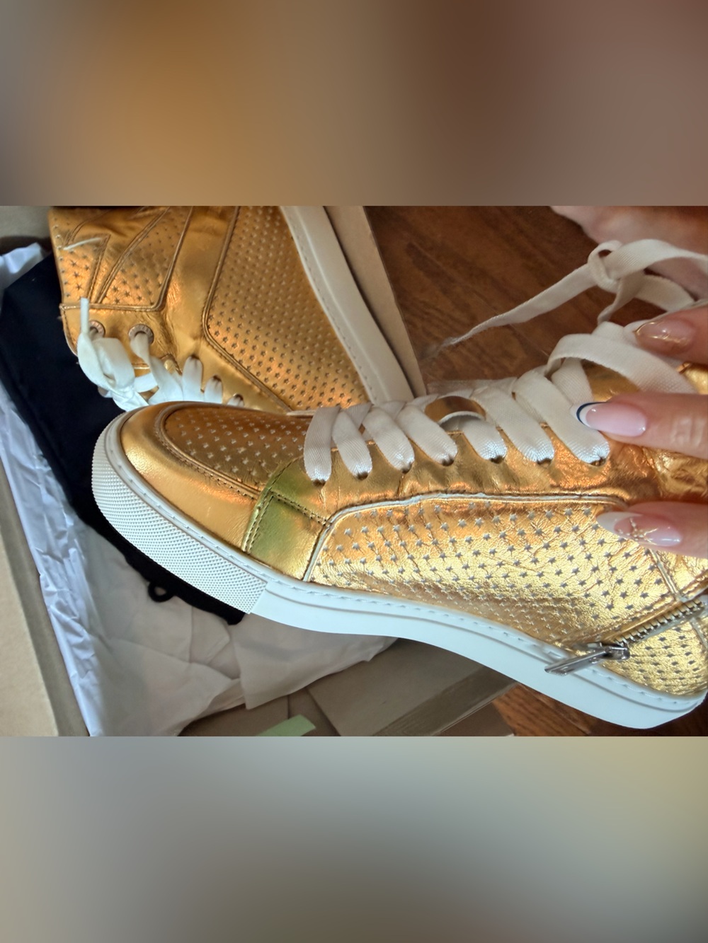 Zadig & Voltaire Gold High-Top Women's Sneakers with small discoloration!!!! ❗️ - Picture 2 of 10